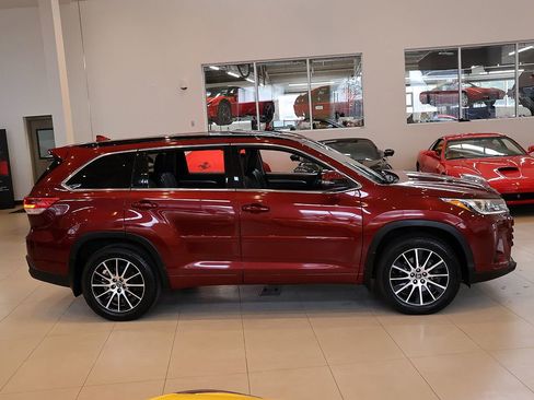Used 2018 Toyota Highlander SE w/ Protection Package #3 image 13