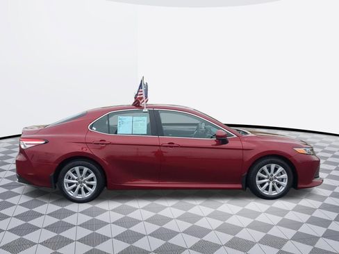 Used 2018 Toyota Camry LE FWD image 8