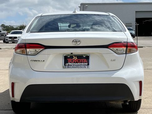 Used 2024 Toyota Corolla LE FWD image 5
