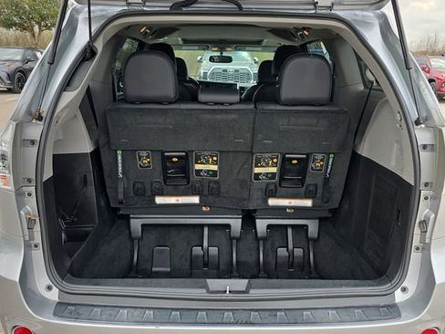 Used 2017 Toyota Sienna SE w/ SE Preferred Package image 13