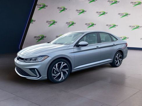 Used 2025 Volkswagen Jetta SEL image 2