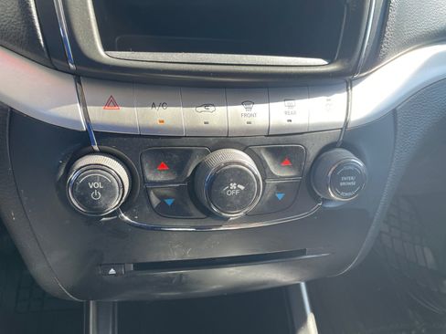 Used 2018 Dodge Journey SE w/ Connectivity Group FWD image 23