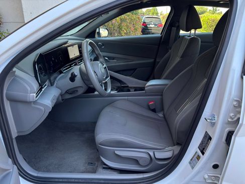 Used 2025 Hyundai Elantra SEL FWD image 23