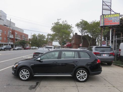 Used 2017 Volkswagen Golf Alltrack S AWD/4WD image 7