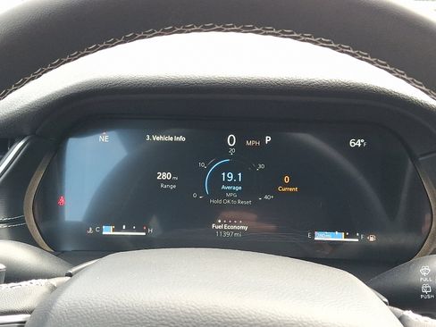 Used 2024 Jeep Grand Cherokee Laredo image 24