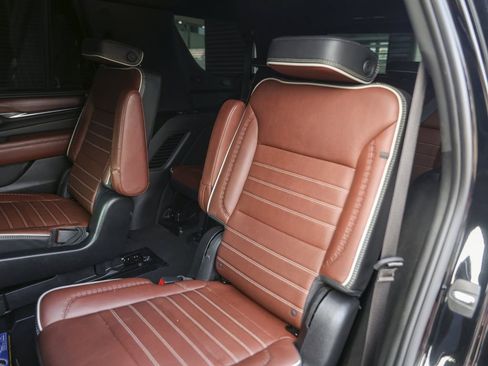 Used 2023 GMC Yukon Denali Ultimate image 32