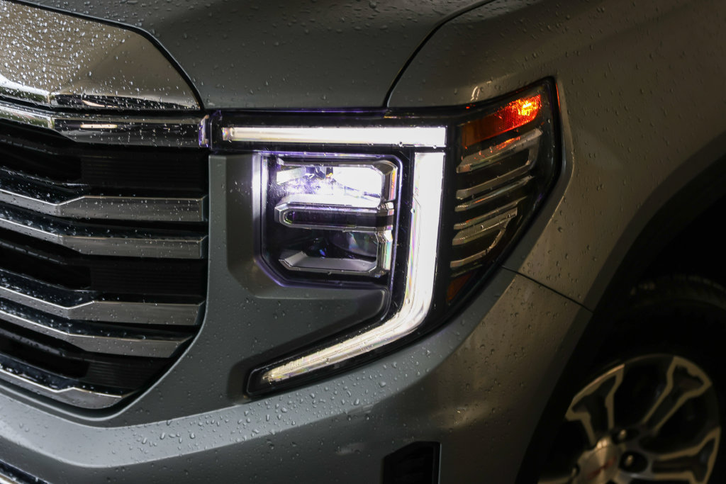 Used 2025 GMC Sierra 1500 SLT RWD image 2