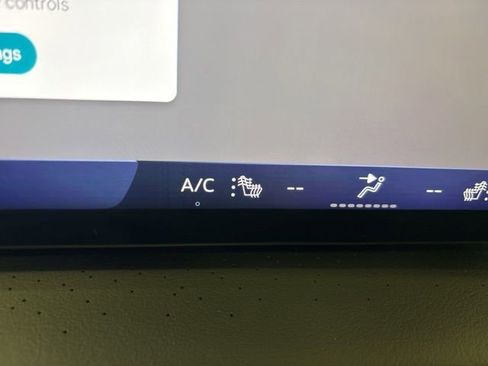 Used 2025 Buick Enclave Avenir w/ Super Cruise Package image 29