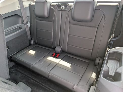 Used 2019 Volkswagen Tiguan SE w/ Panoramic Sunroof Package FWD image 12