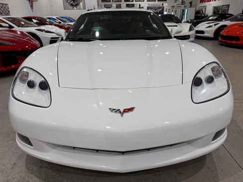 Used 2007 Chevrolet Corvette Coupe w/ Preferred Equipment Group RWD image 8