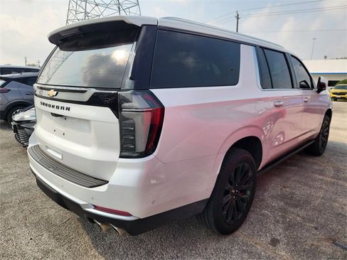 Used 2025 Chevrolet Suburban High Country image 6