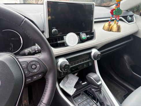 Certified 2025 Toyota RAV4 XLE Premium image 9