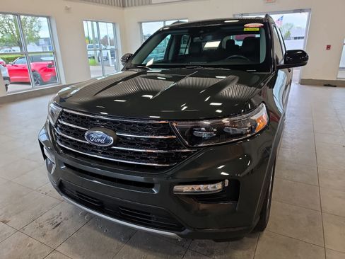 Used 2023 Ford Explorer XLT w/ Equipment Group 202A AWD/4WD image 3