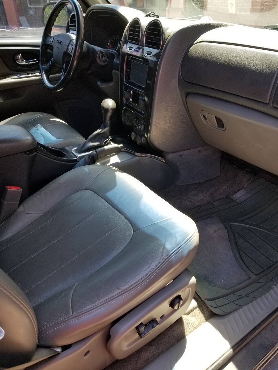 Used 2004 GMC Envoy XUV SLT AWD/4WD image 8