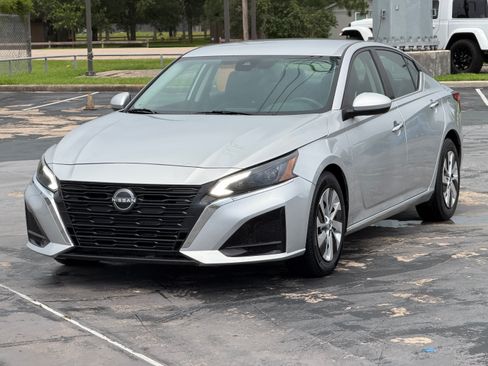 Used 2023 Nissan Altima 2.5 S FWD image 5