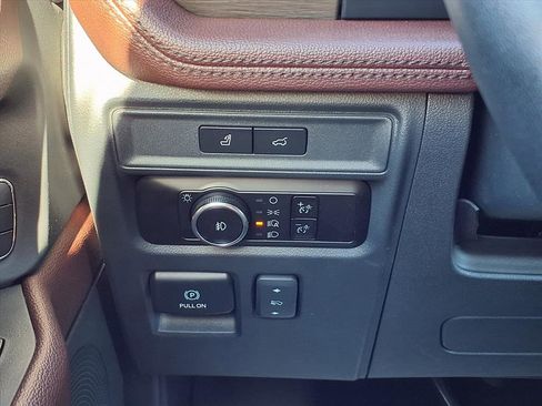 Used 2023 Ford Expedition Limited image 18