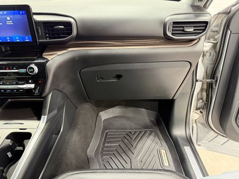 Used 2021 Ford Explorer Limited w/ Equipment Group 301A image 27