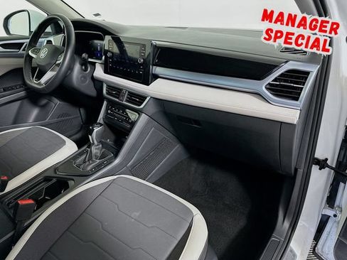 Used 2025 Volkswagen Taos SE FWD image 27