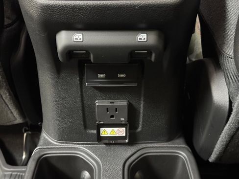 Used 2025 Jeep Wrangler Unlimited Rubicon image 17