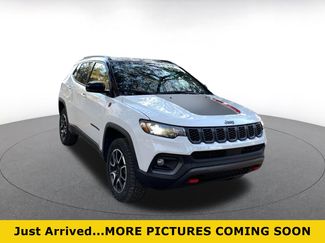 Used 2025 Jeep Compass Trailhawk video 1