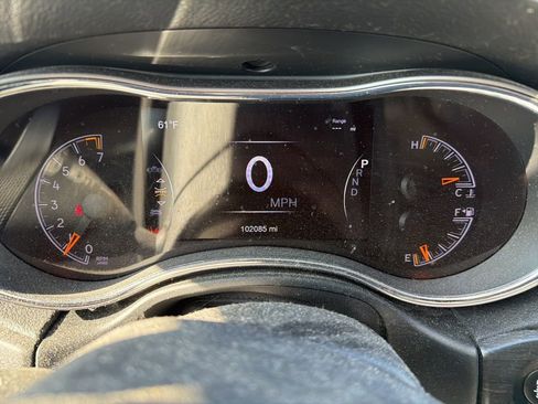 Used 2018 Jeep Grand Cherokee Laredo AWD/4WD image 6
