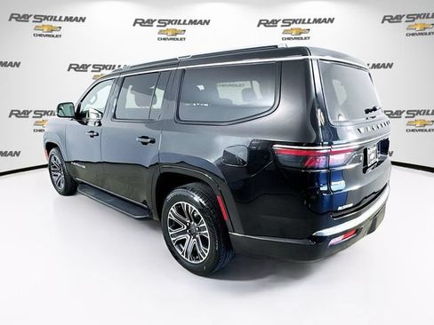 Used 2024 Jeep Wagoneer Series II w/ Flexible Seating Group AWD/4WD image 5