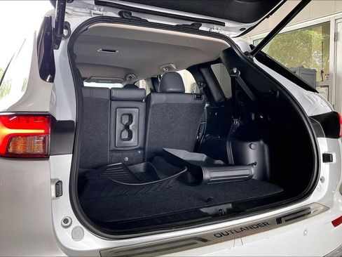 Used 2024 Mitsubishi Outlander SE FWD image 18