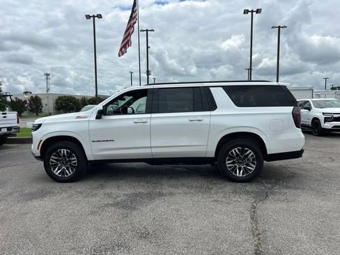 Used 2025 Chevrolet Suburban Z71 AWD/4WD image 6