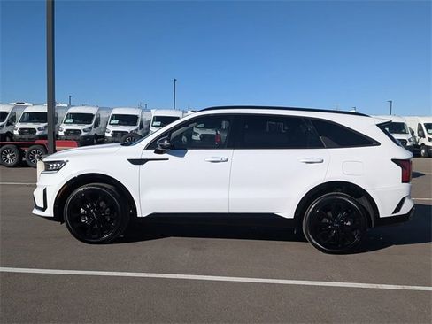 Used 2023 Kia Sorento SX image 2