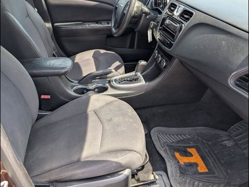 Used 2013 Chrysler 200 LX FWD image 18