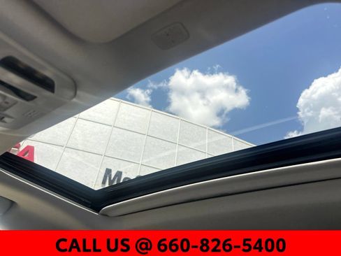 Used 2022 Toyota Highlander XLE AWD/4WD image 12