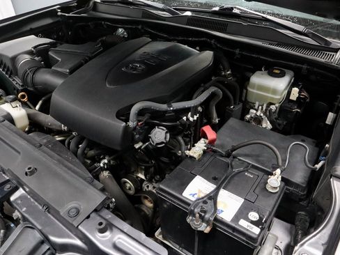 Used 2020 Toyota Tacoma TRD Off-Road w/ Technology Package image 15