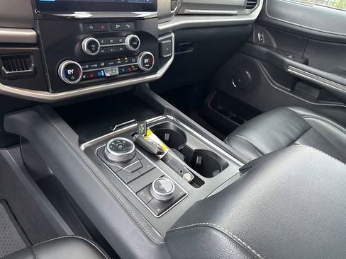 Used 2024 Ford Expedition Max XLT image 36