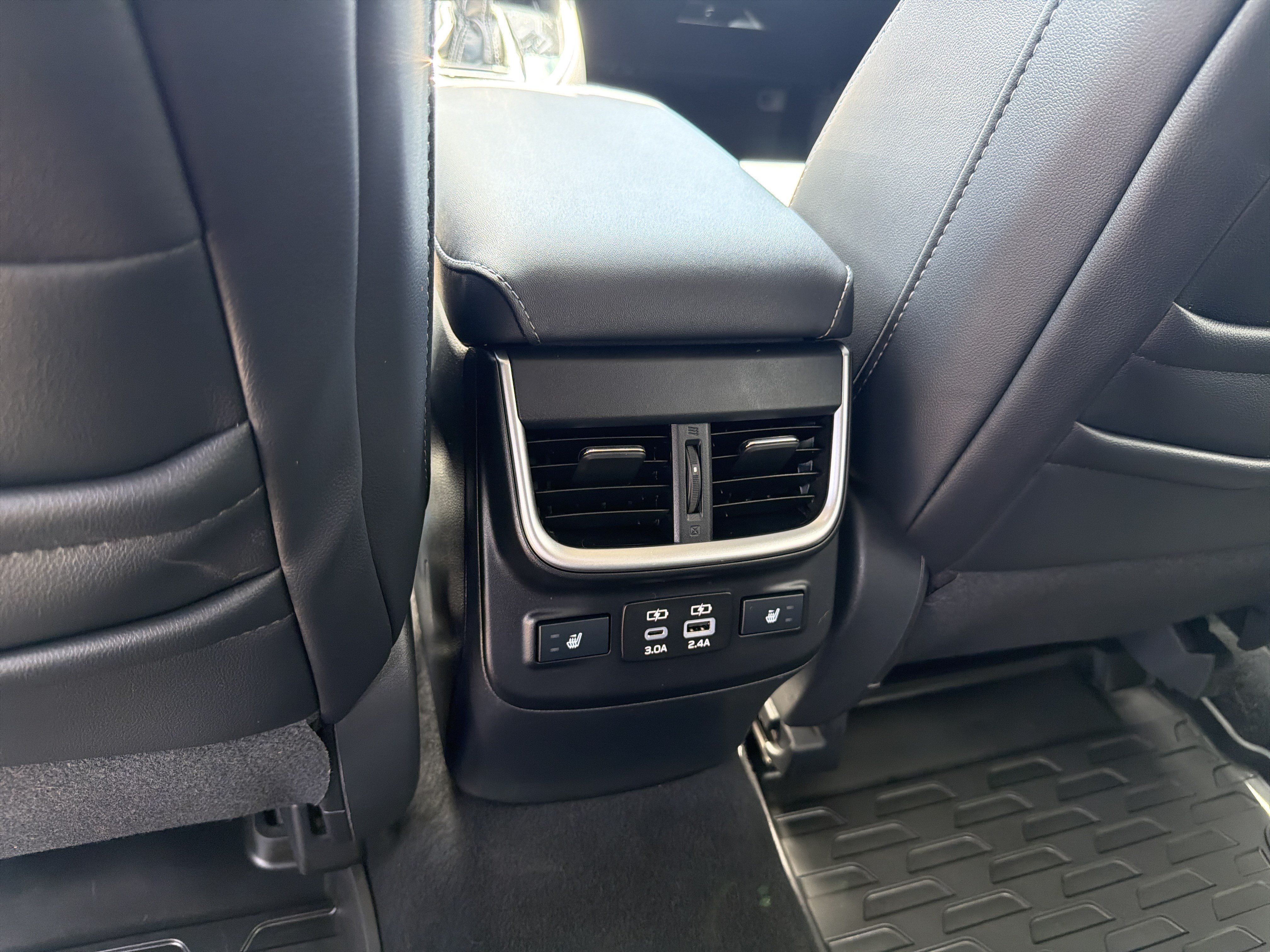 Used 2024 Subaru Outback Limited AWD/4WD image 13
