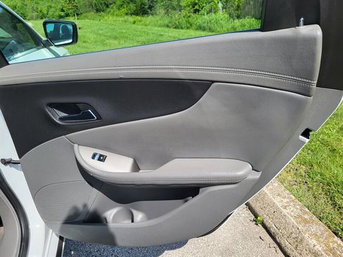 Used 2017 Chevrolet Impala LS FWD image 27