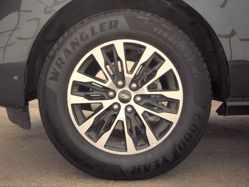 Used 2025 Ford Expedition Platinum AWD/4WD image 20