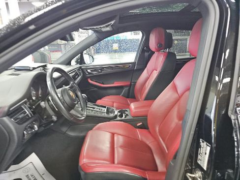 Used 2023 Porsche Macan S AWD/4WD image 3
