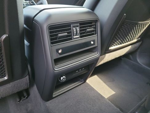 Certified 2025 Porsche Cayenne S AWD/4WD image 18