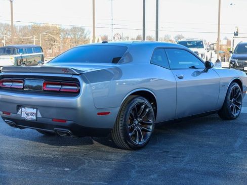 Used 2018 Dodge Challenger R/T image 3