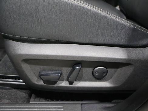 Used 2025 Nissan Rogue SL w/ SL Premium Package image 13