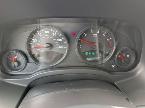 Used 2011 Jeep Patriot Latitude FWD image 17