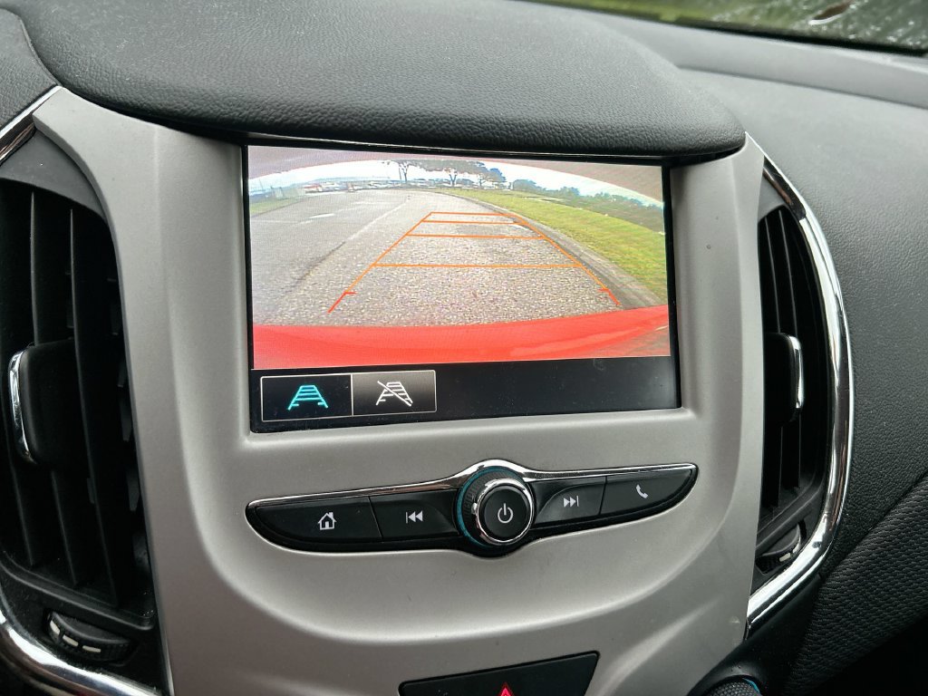 Used 2018 Chevrolet Cruze LS FWD image 18