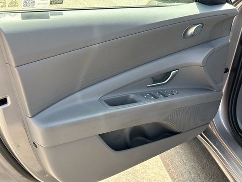Used 2025 Hyundai Elantra SE FWD image 10