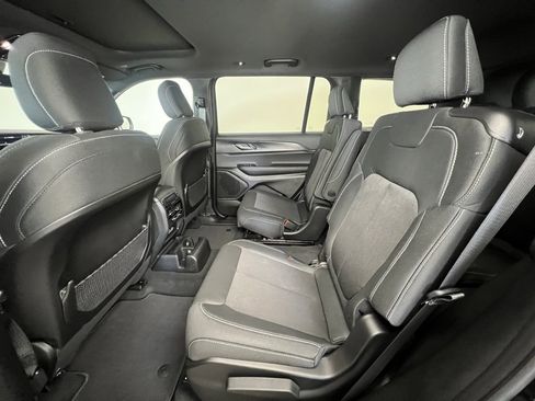 New 2025 Jeep Grand Cherokee L Laredo image 5