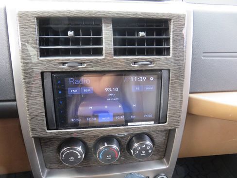 Used 2012 Jeep Liberty Limited AWD/4WD image 17