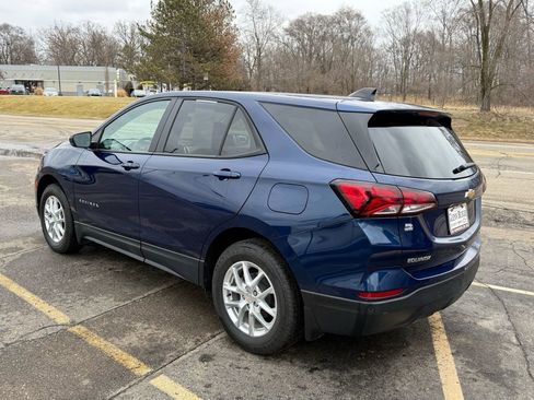 Certified 2023 Chevrolet Equinox LS w/ LS Convenience Package image 2