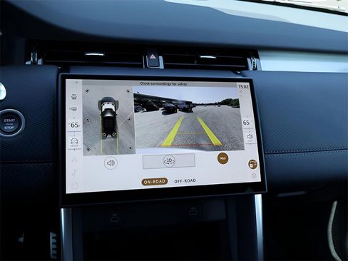 New 2025 Land Rover Discovery Sport Dynamic SE image 24