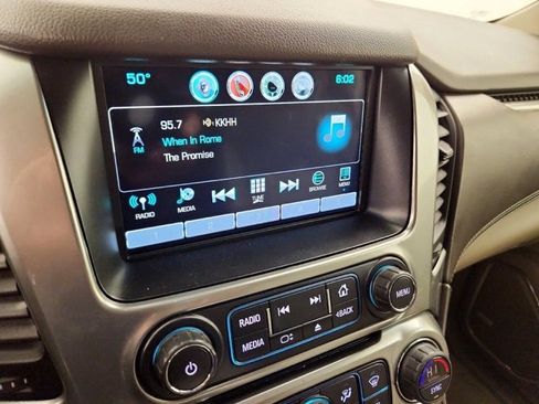 Used 2019 Chevrolet Suburban Premier image 3