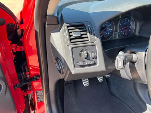 Used 2011 Volvo C30 T5 R-Design image 12