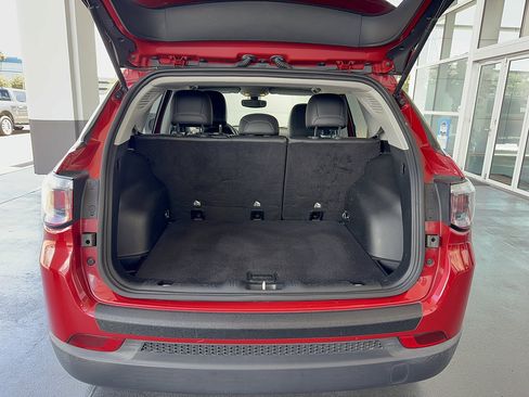Used 2018 Jeep Compass Latitude FWD image 7